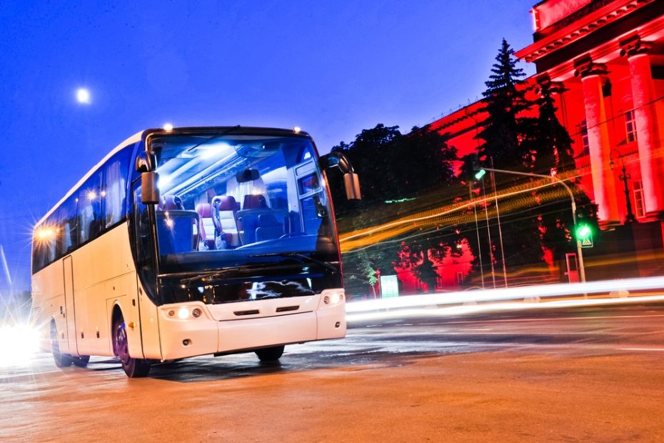 Top 5 Benefits of Opting for a Charter Bus Service